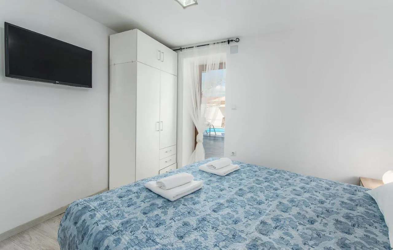 Villa Zlata Polje  0*, Polje (Krk)