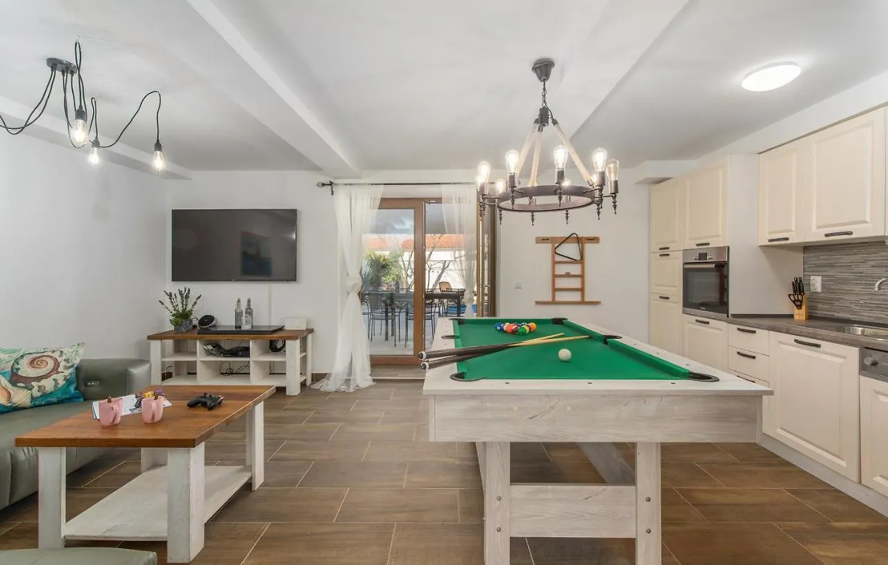 Villa Zlata Polje  0*, Polje (Krk) クロアチア